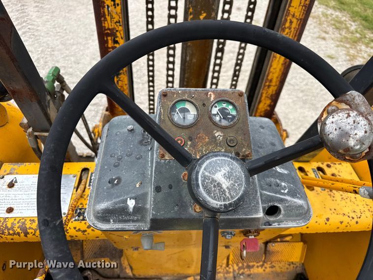 image for item DJ9704 1976 John Deere 480B forklift