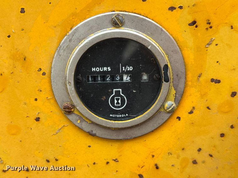 image for item DJ9704 1976 John Deere 480B forklift