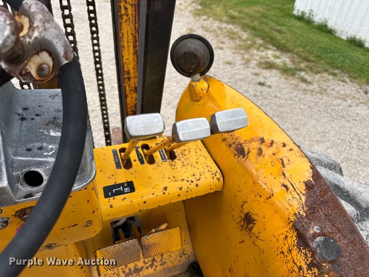 image for item DJ9704 1976 John Deere 480B forklift