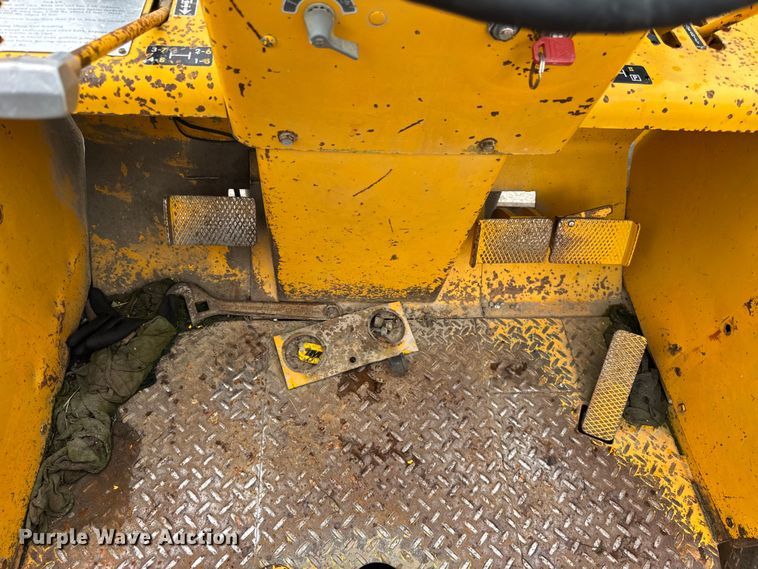 image for item DJ9704 1976 John Deere 480B forklift