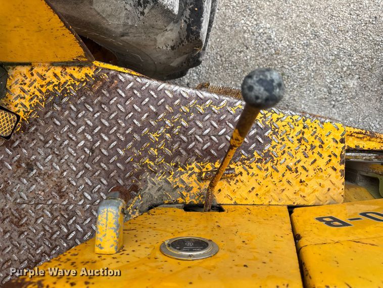 image for item DJ9704 1976 John Deere 480B forklift