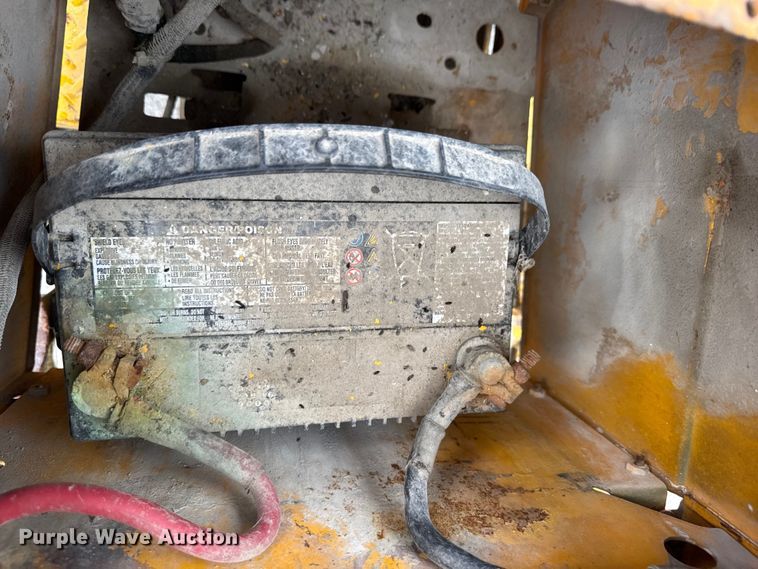 image for item DJ9704 1976 John Deere 480B forklift