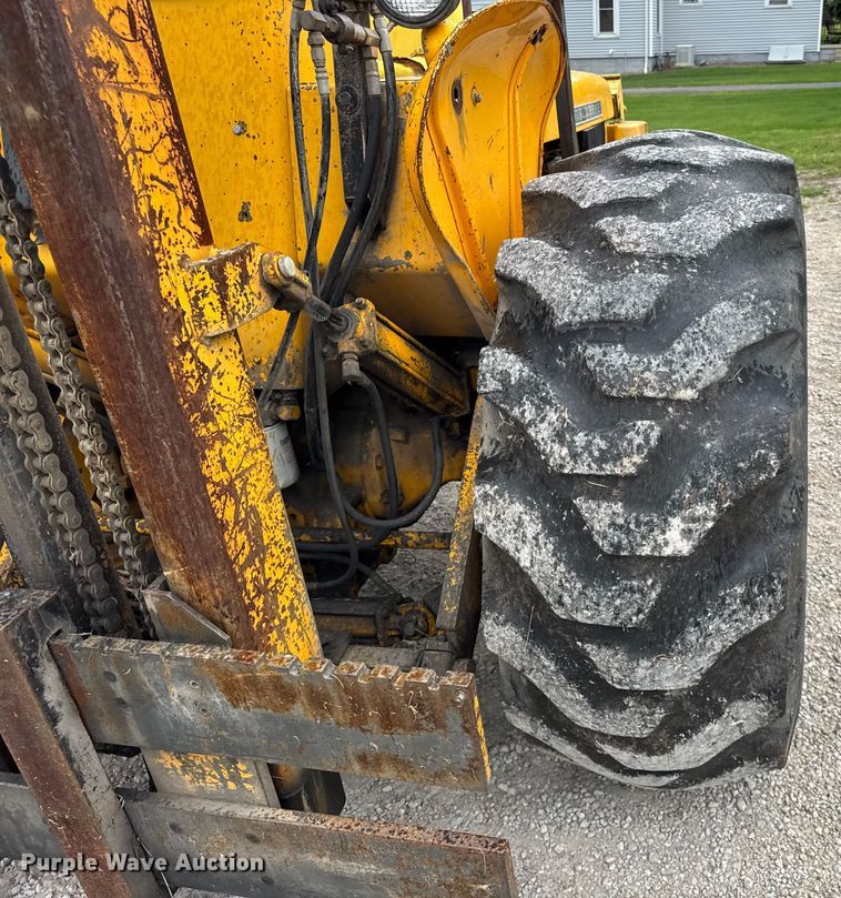 image for item DJ9704 1976 John Deere 480B forklift