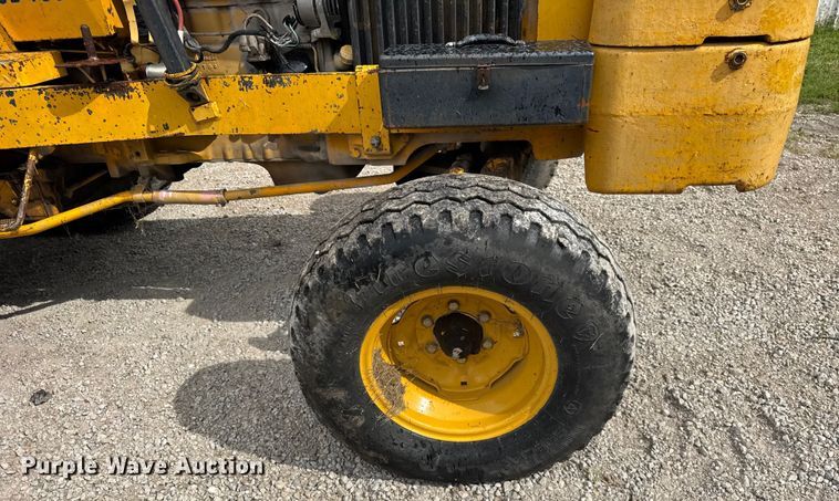 image for item DJ9704 1976 John Deere 480B forklift