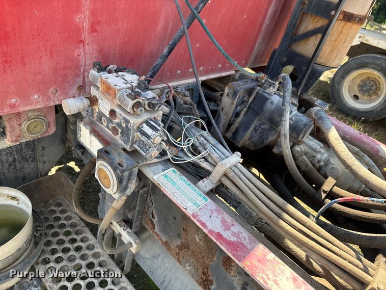 image for item DK0000 2005 Kenworth W900 ready mix truck