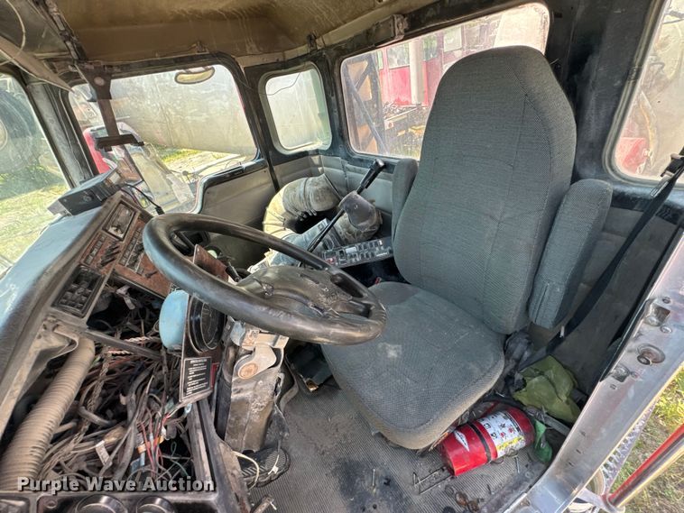 image for item DK0000 2005 Kenworth W900 ready mix truck