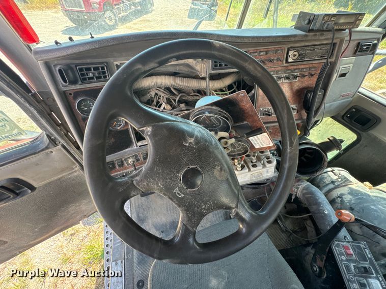 image for item DK0000 2005 Kenworth W900 ready mix truck