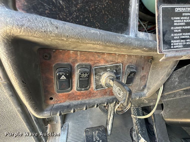 image for item DK0000 2005 Kenworth W900 ready mix truck