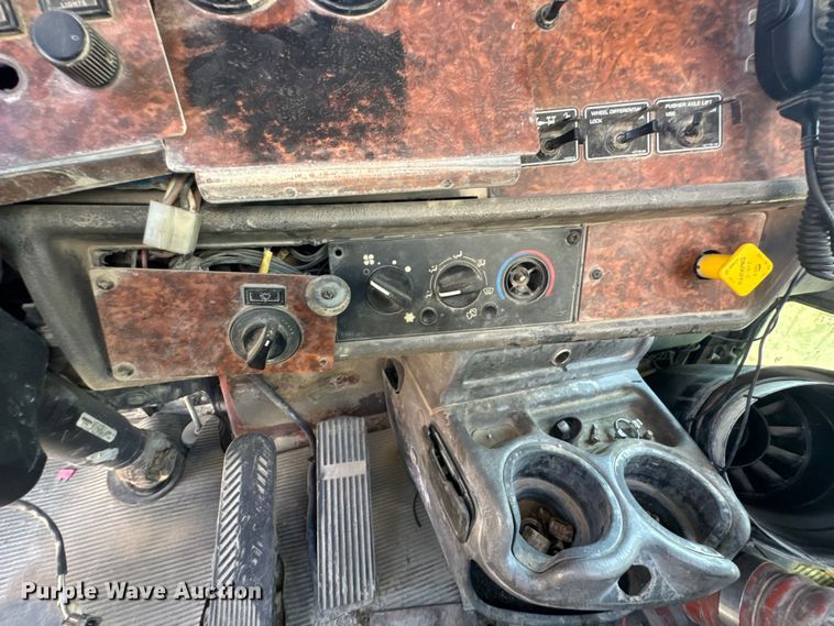 image for item DK0000 2005 Kenworth W900 ready mix truck