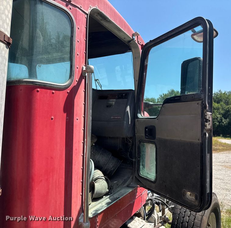 image for item DK0000 2005 Kenworth W900 ready mix truck