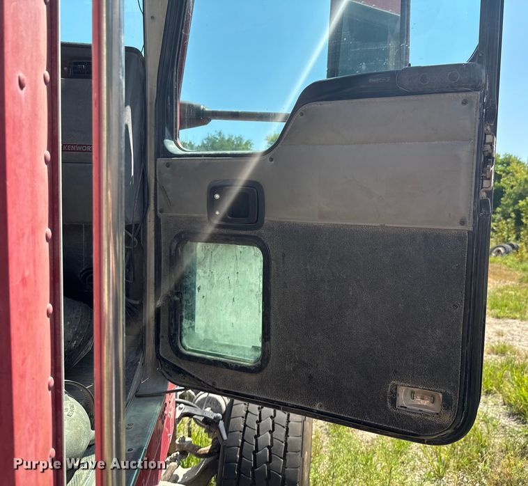 image for item DK0000 2005 Kenworth W900 ready mix truck