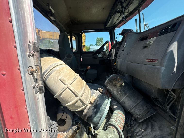 image for item DK0000 2005 Kenworth W900 ready mix truck