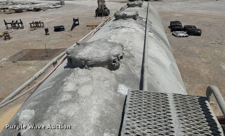 image for item DO0882 1981 Fruehauf pneumatic dry bulk trailer