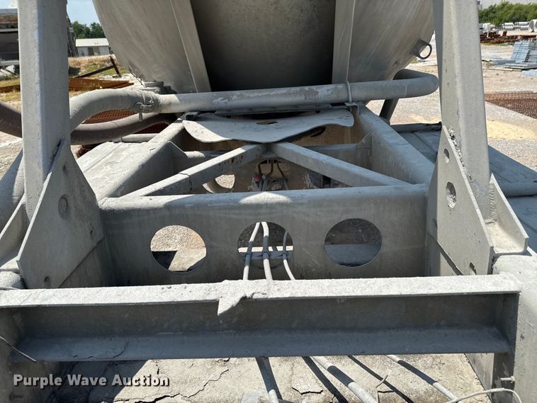 image for item DO0882 1981 Fruehauf pneumatic dry bulk trailer