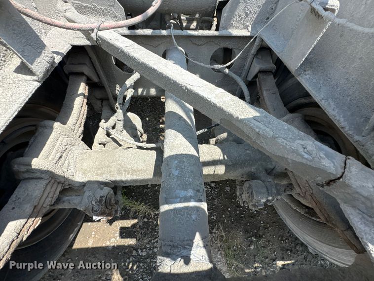 image for item DO0882 1981 Fruehauf pneumatic dry bulk trailer