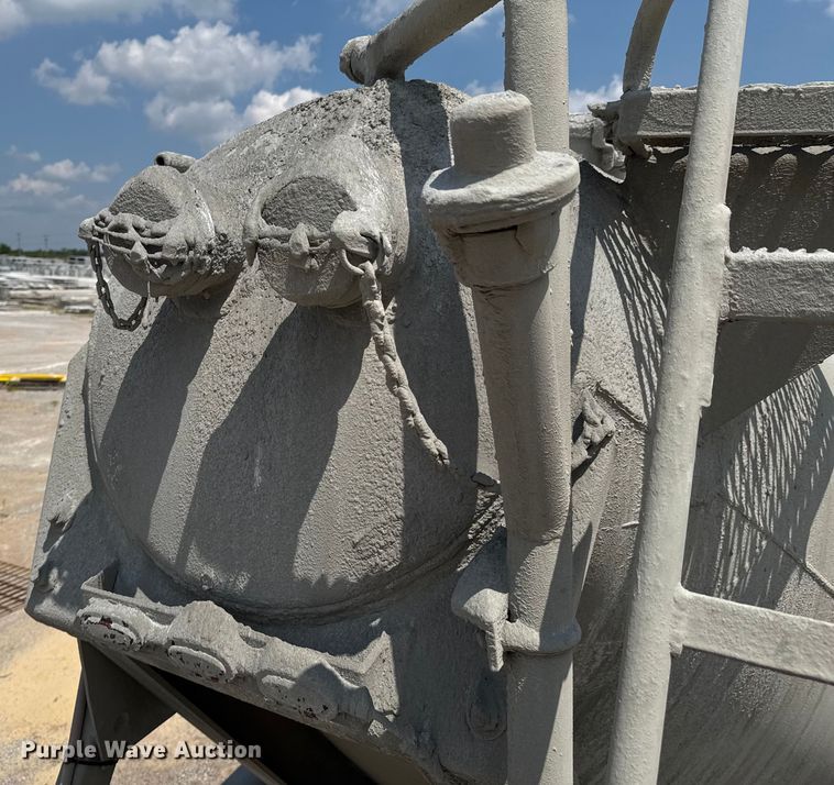 image for item DO0882 1981 Fruehauf pneumatic dry bulk trailer