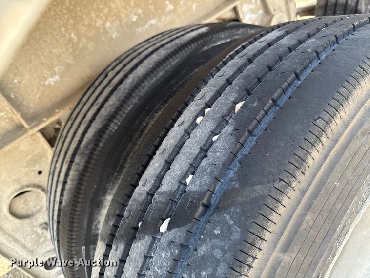 image for item DO0882 1981 Fruehauf pneumatic dry bulk trailer