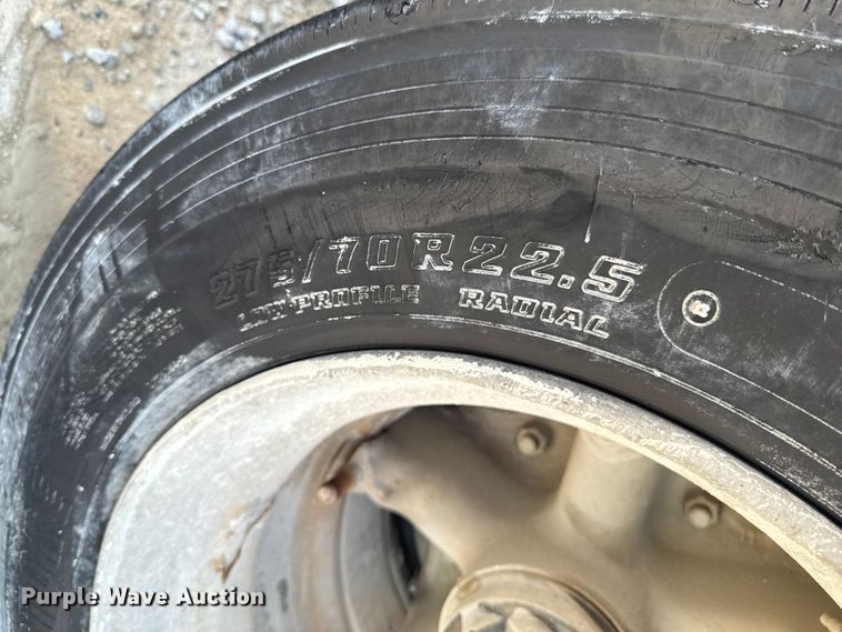 image for item DO0882 1981 Fruehauf pneumatic dry bulk trailer