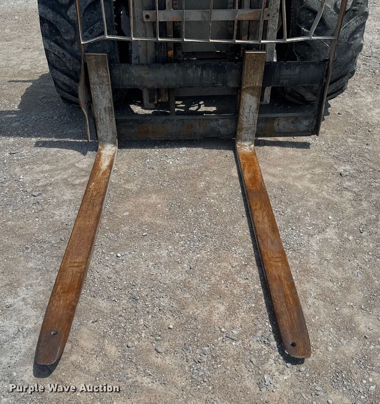 image for item DO0953 Case 588G forklift