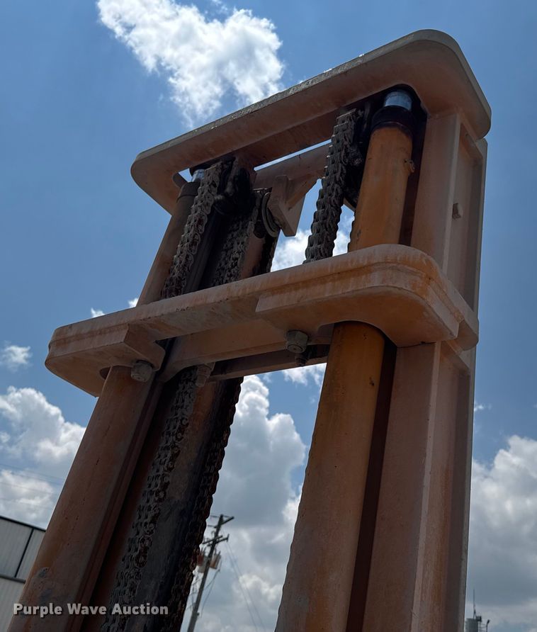 image for item DO0953 Case 588G forklift