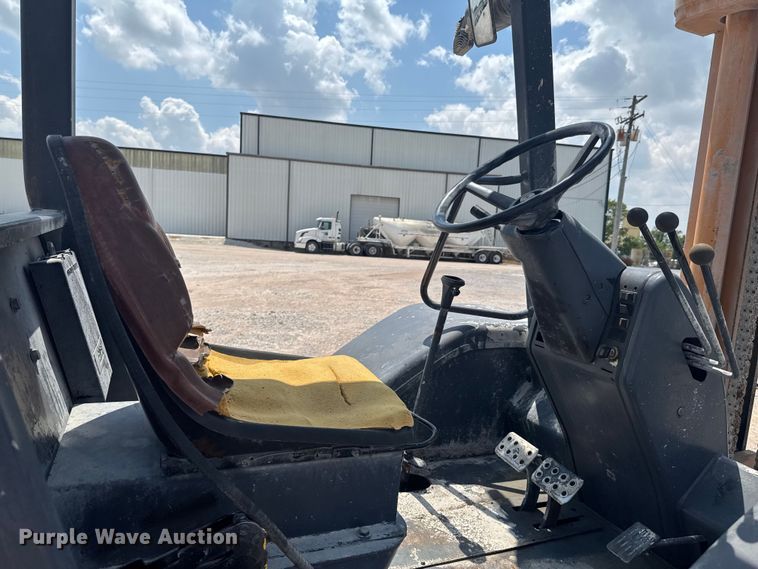 image for item DO0953 Case 588G forklift