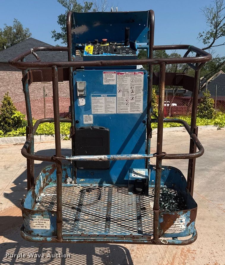 image for item DO7176 2007 Genie Z-30/20N boom lift