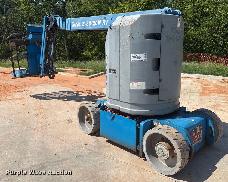 image for item DO7176 2007 Genie Z-30/20N boom lift