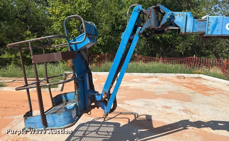 image for item DO7176 2007 Genie Z-30/20N boom lift