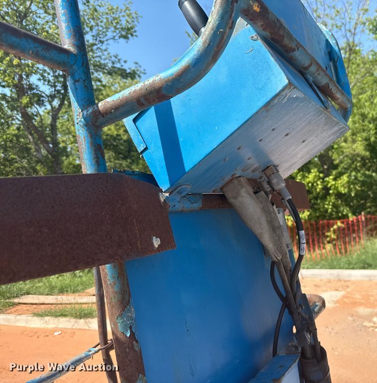image for item DO7176 2007 Genie Z-30/20N boom lift