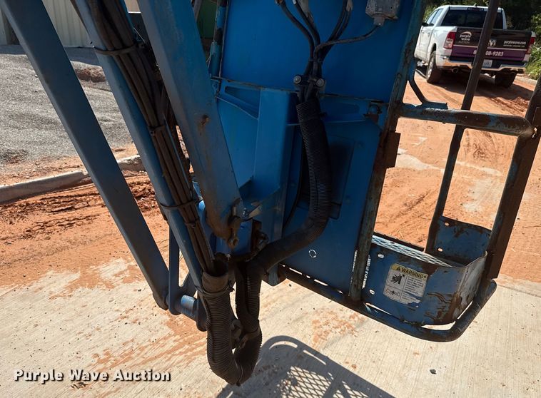 image for item DO7176 2007 Genie Z-30/20N boom lift