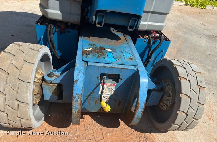 image for item DO7176 2007 Genie Z-30/20N boom lift