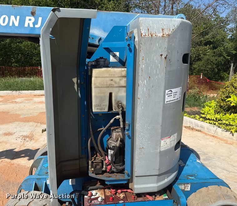 image for item DO7176 2007 Genie Z-30/20N boom lift