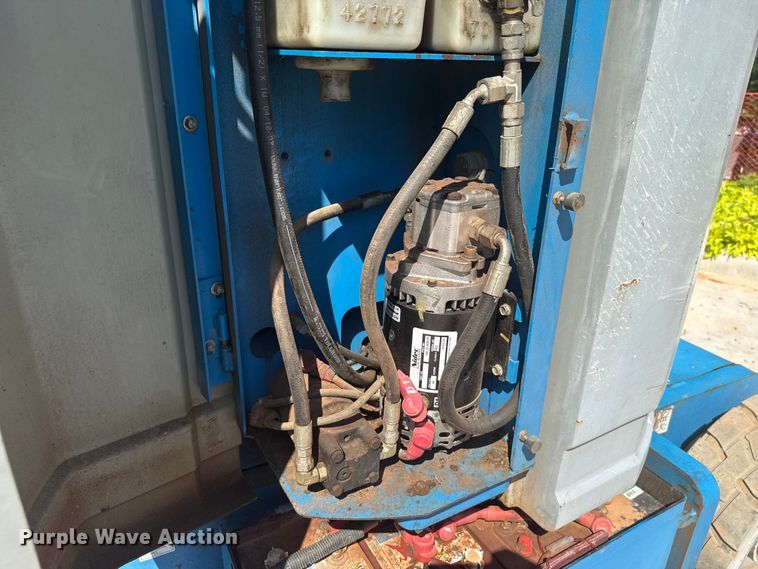 image for item DO7176 2007 Genie Z-30/20N boom lift