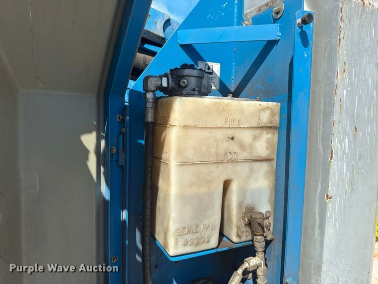 image for item DO7176 2007 Genie Z-30/20N boom lift