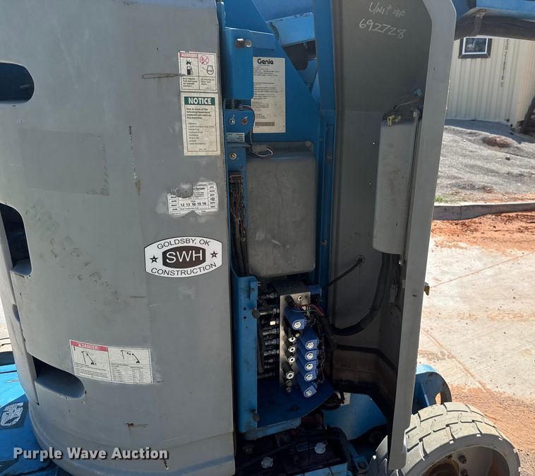 image for item DO7176 2007 Genie Z-30/20N boom lift