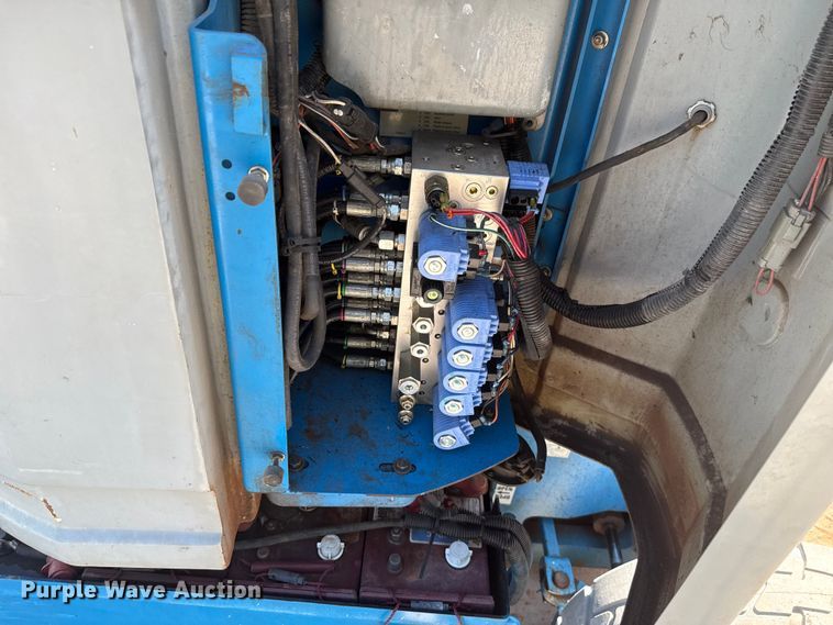 image for item DO7176 2007 Genie Z-30/20N boom lift