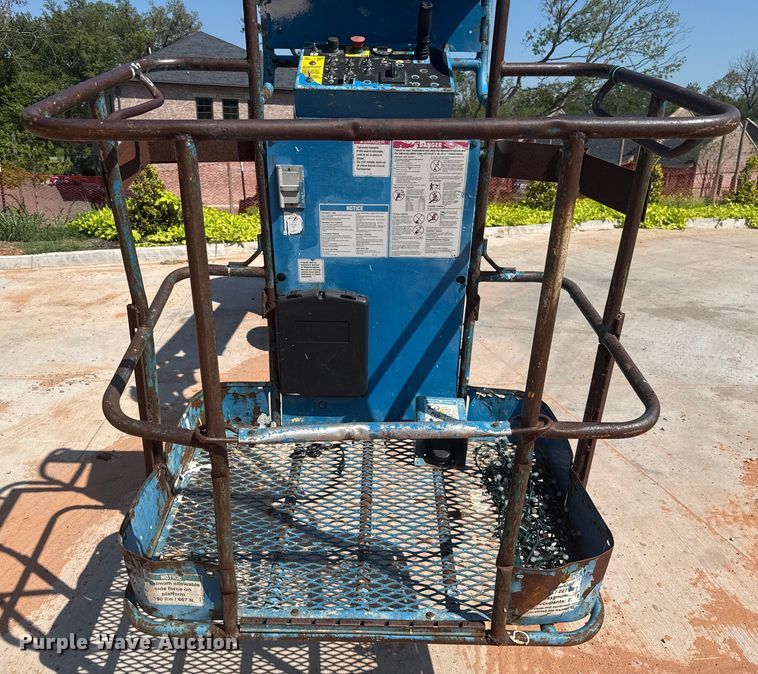 image for item DO7176 2007 Genie Z-30/20N boom lift