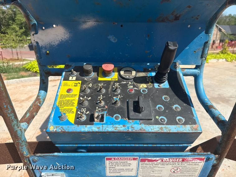 image for item DO7176 2007 Genie Z-30/20N boom lift