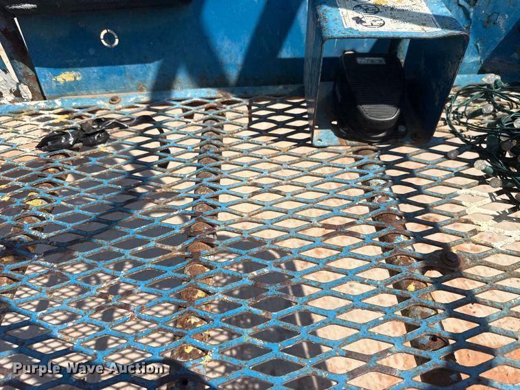 image for item DO7176 2007 Genie Z-30/20N boom lift