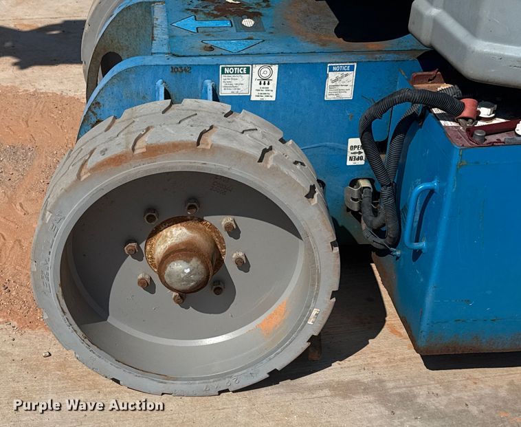 image for item DO7176 2007 Genie Z-30/20N boom lift