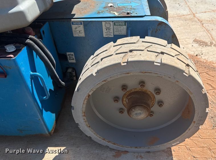 image for item DO7176 2007 Genie Z-30/20N boom lift