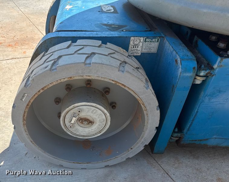 image for item DO7176 2007 Genie Z-30/20N boom lift