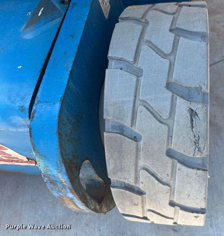 image for item DO7176 2007 Genie Z-30/20N boom lift