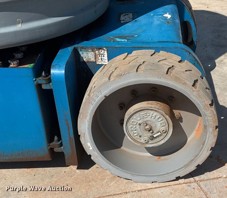 image for item DO7176 2007 Genie Z-30/20N boom lift