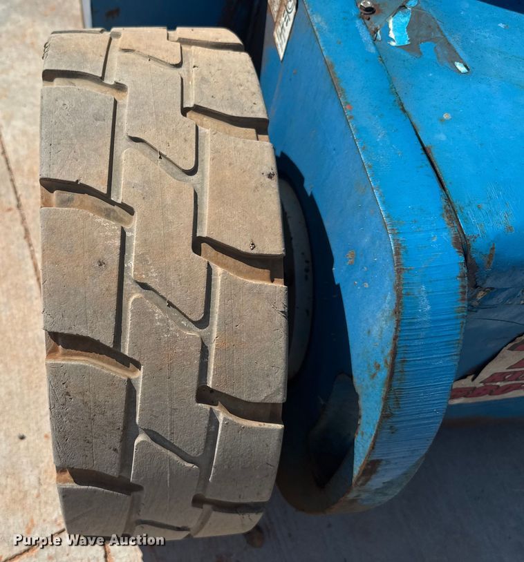 image for item DO7176 2007 Genie Z-30/20N boom lift