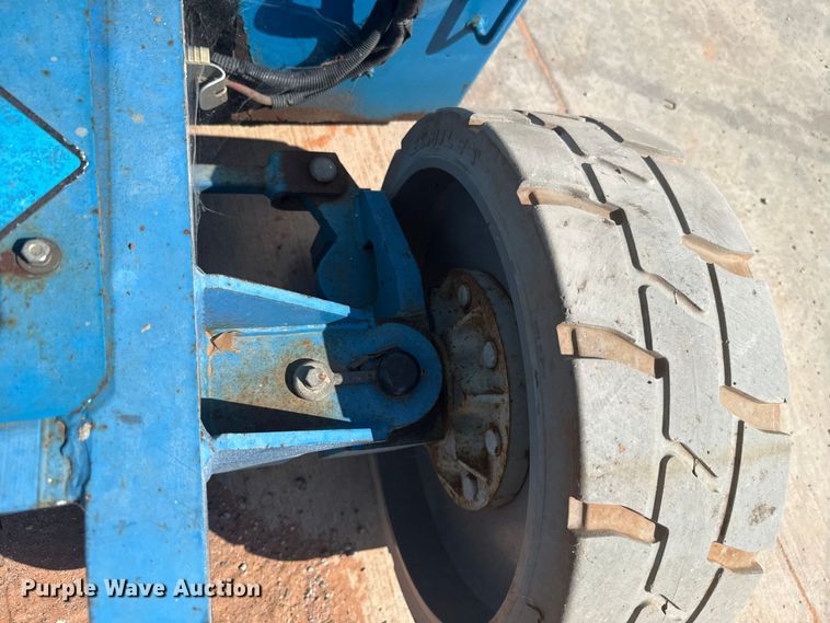 image for item DO7176 2007 Genie Z-30/20N boom lift