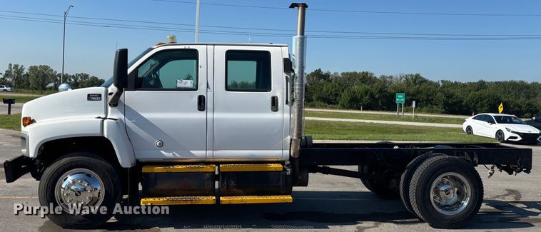 image for item DP8841 2006 GMC C7500 truck cab and chassis