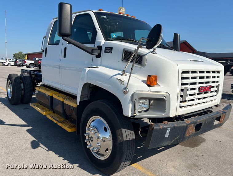 image for item DP8841 2006 GMC C7500 truck cab and chassis