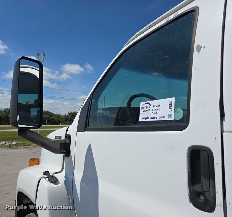 image for item DP8841 2006 GMC C7500 truck cab and chassis