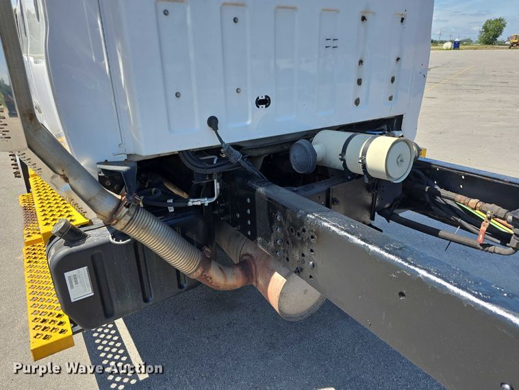 image for item DP8841 2006 GMC C7500 truck cab and chassis